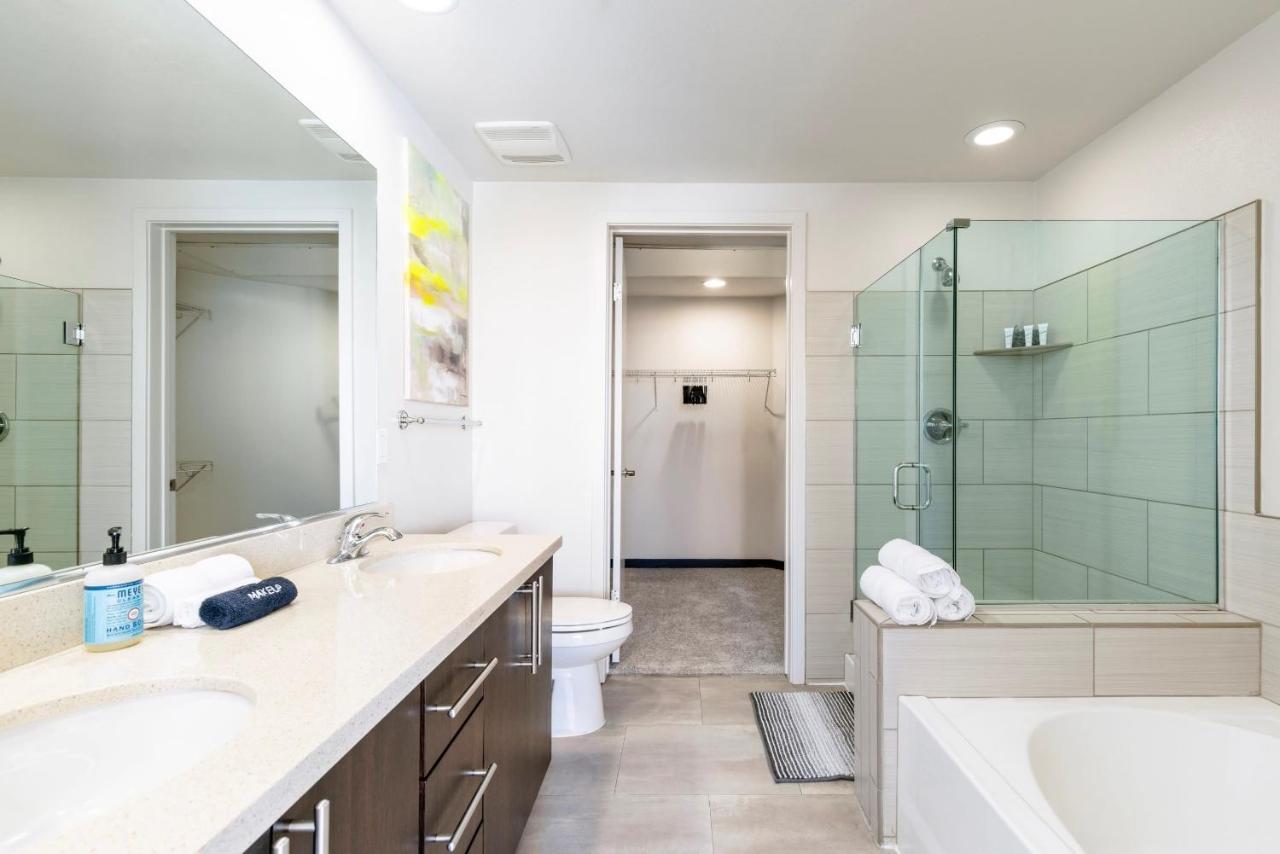 Apartment 2br Weho Penthouse Topfloor *