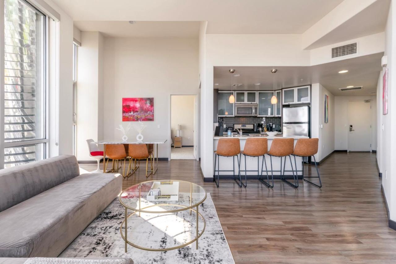 2br Weho Penthouse Topfloor