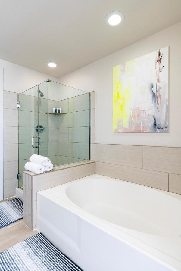 2br Weho Penthouse Topfloor