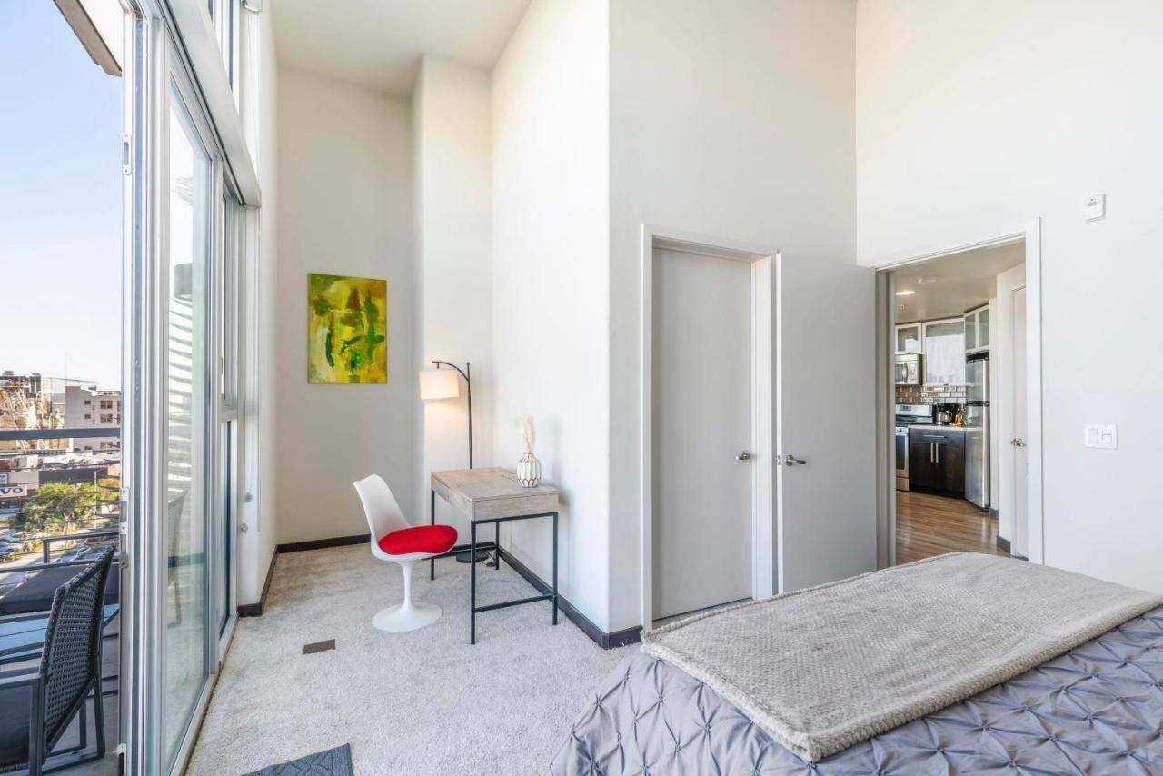 Apartment 2br Weho Penthouse Topfloor